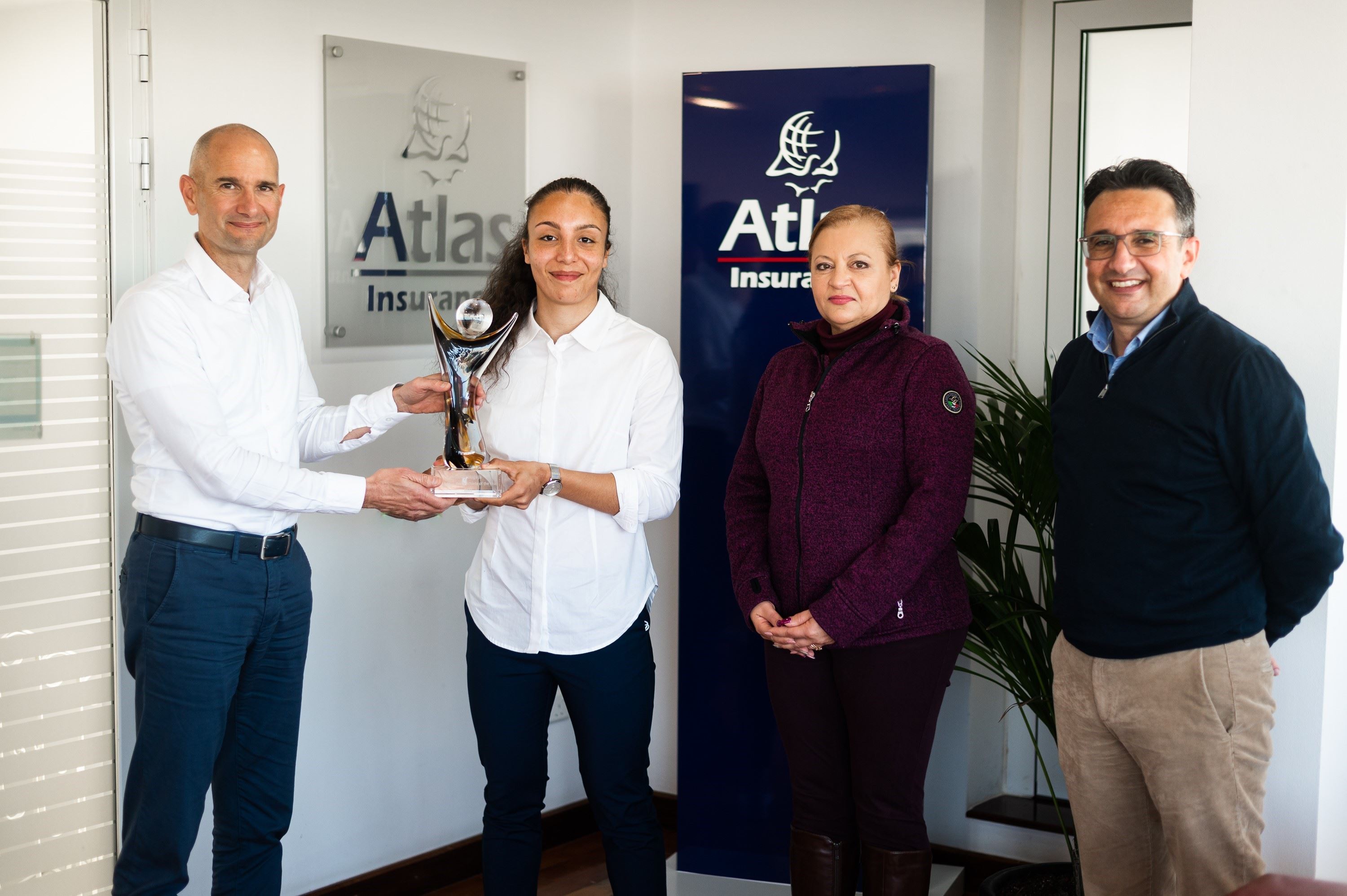 haley-bugeja-receives-the-atlas-youth-athlete-of-the-year-2021-trophy